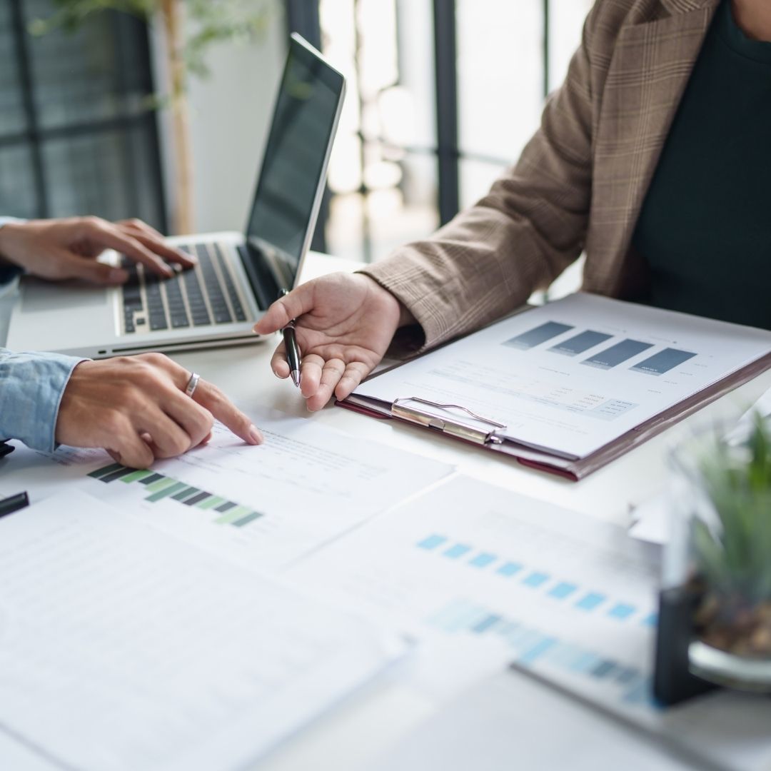 Profesyonel SEO hizmeti ile Google’da üst sıralara çıkan web sitesinin organik trafik artışını gösteren grafik