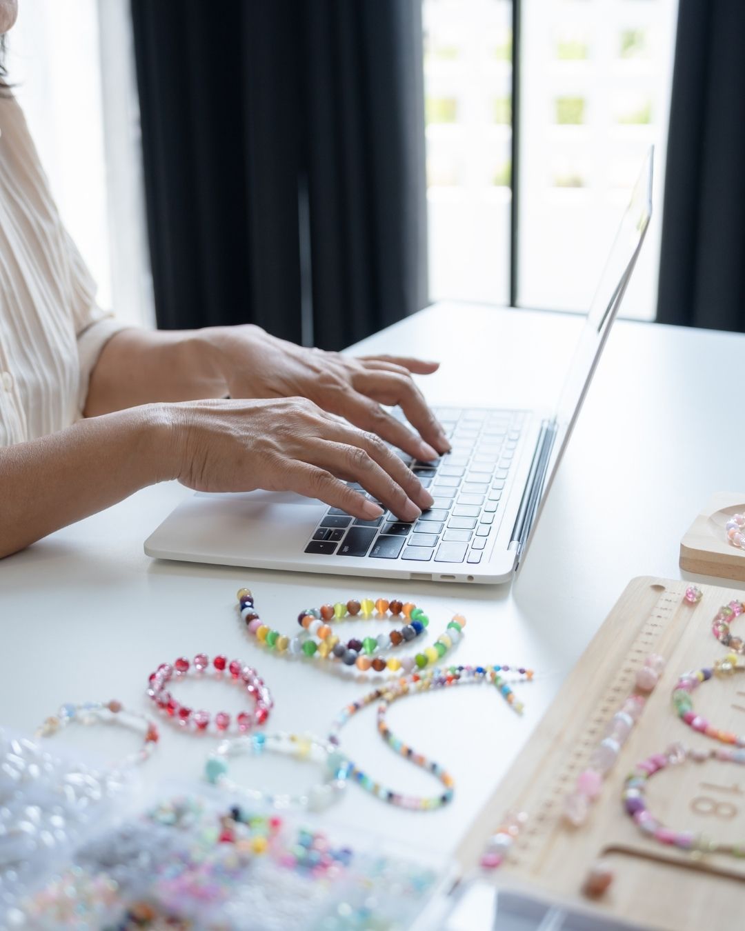 “SEO uyumlu e-ticaret sitesi kurulumu ile organik trafikten gelen ziyaretçilerin güvenle alışveriş yaptığı online mağaza”