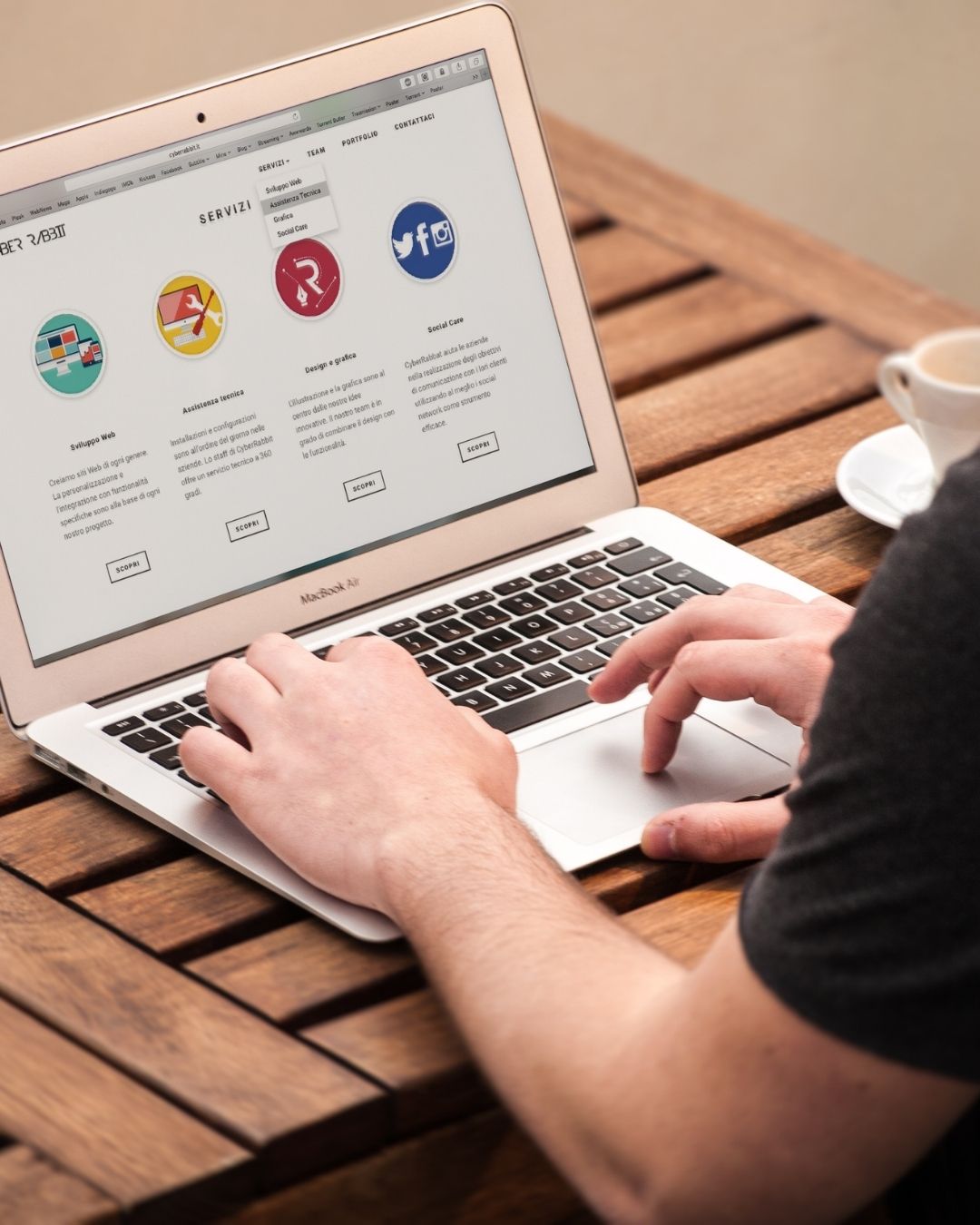 “SEO uzmanı tarafından hazırlanmış mobil uyumlu, hızlı ve modern SEO uyumlu web tasarım arayüzü”